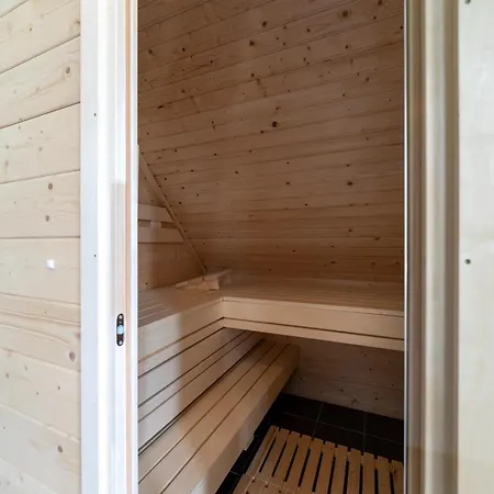 With Sauna, Garden, Cleaning Included Simonshaven